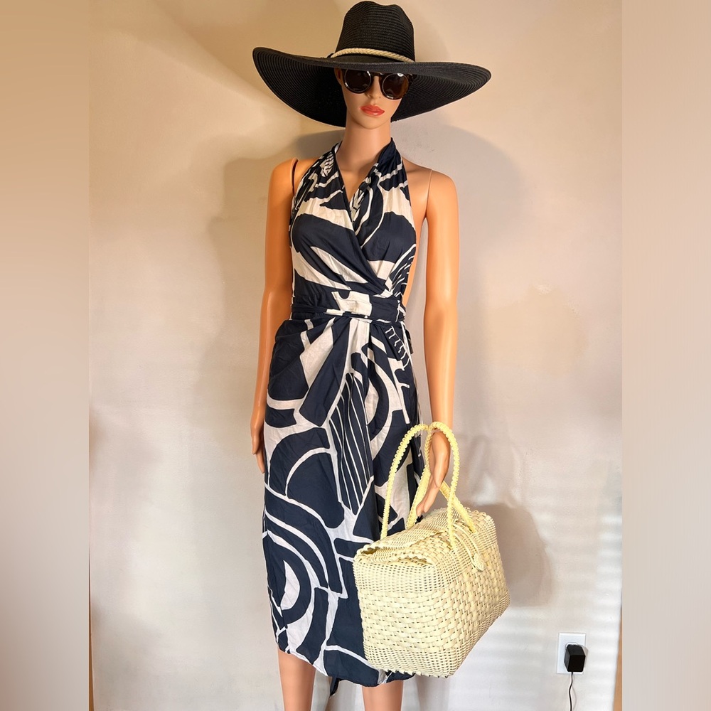 Vintage-Inspired Woven Plastic Basket Handbag